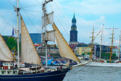 Große Segelschiffe auf dem Hamburger Hafengeburtstag